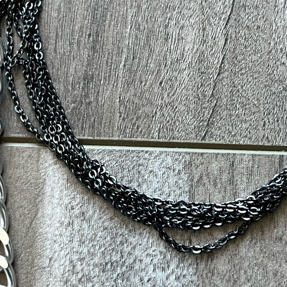 Very pretty Foxy necklace with multi strand gunmetal chain and large link chain - Picture 3 of 4